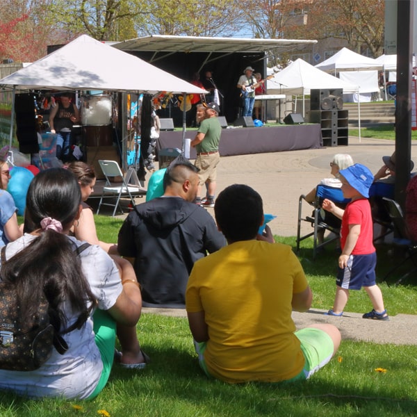 what is the difference between a standard event portable toilet and a luxury event porta potty